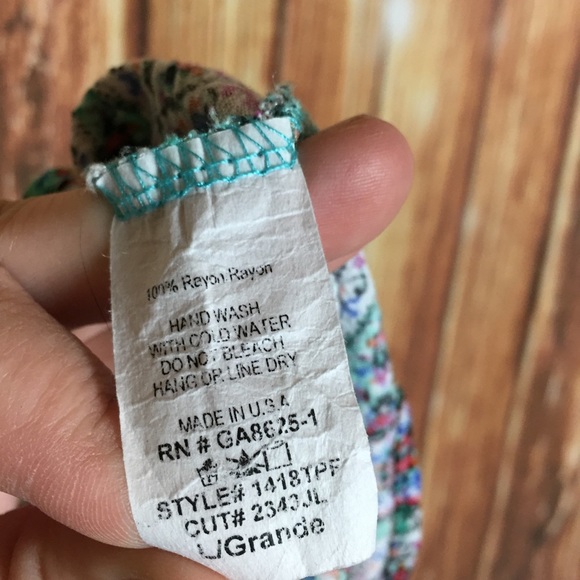 Renee C. LG Boho Keyhole Aztec Sleeveless Blouse - Picture 6 of 7